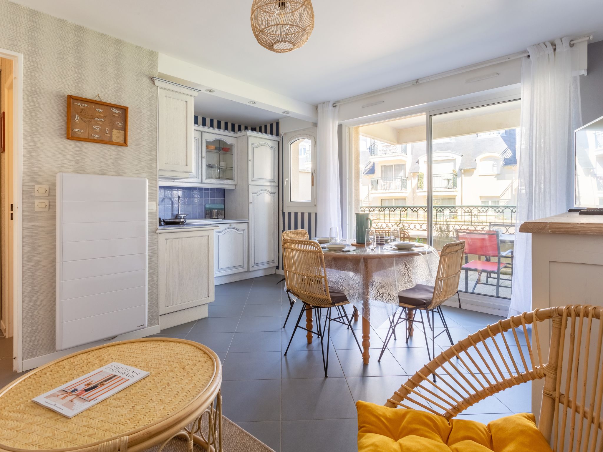 Foto 2 - Apartamento de 1 quarto em Cabourg com terraço e vistas do mar