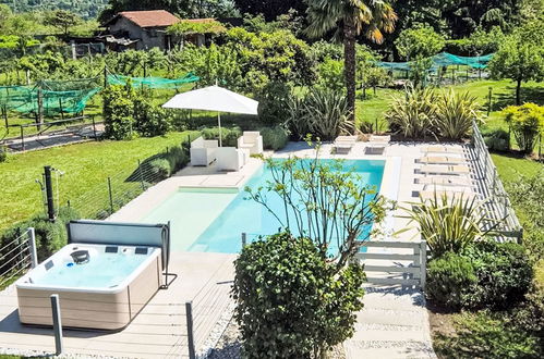 Foto 3 - Casa de 4 quartos em Besozzo com piscina privada e jardim