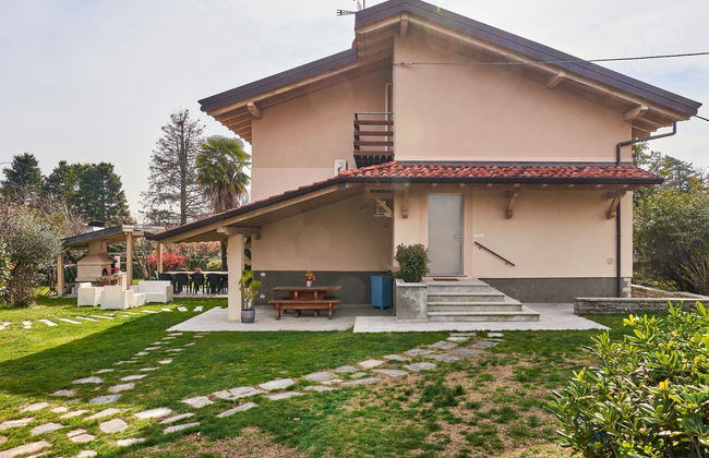 Casa de 6 quartos em Besozzo com piscina privada e jardim - Foto 2