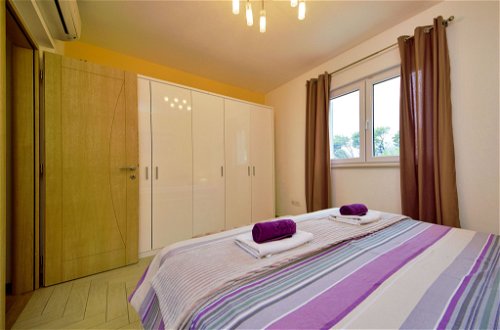 Foto 13 - Casa con 6 camere da letto a Makarska con piscina privata e vista mare