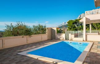 Foto 1 - Casa con 6 camere da letto a Makarska con piscina privata e vista mare