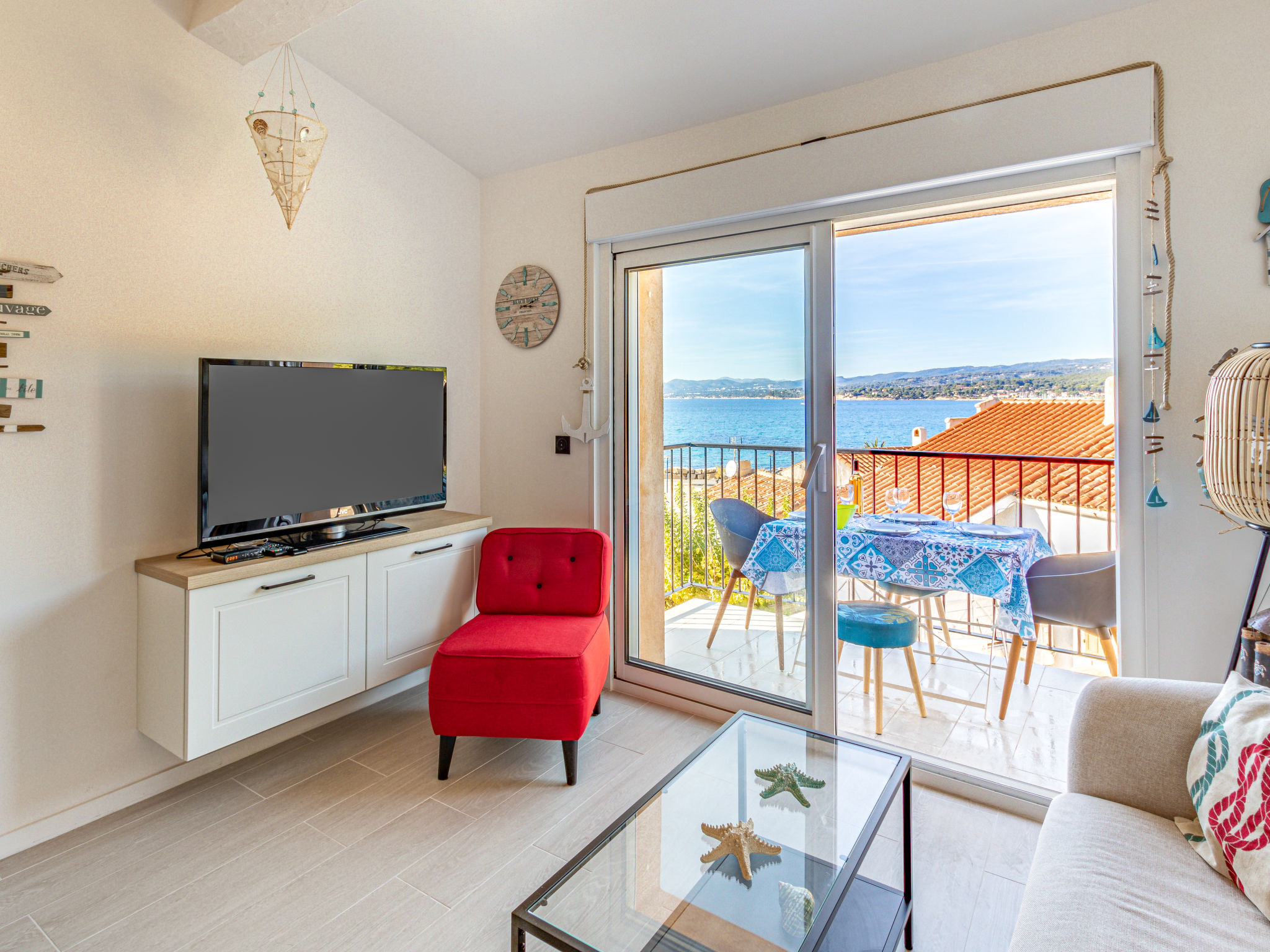 Photo 4 - Maison de 2 chambres à Saint-Cyr-sur-Mer avec terrasse et vues à la mer