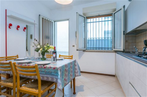 Foto 4 - Appartamento con 1 camera da letto a Lignano Sabbiadoro con terrazza e vista mare