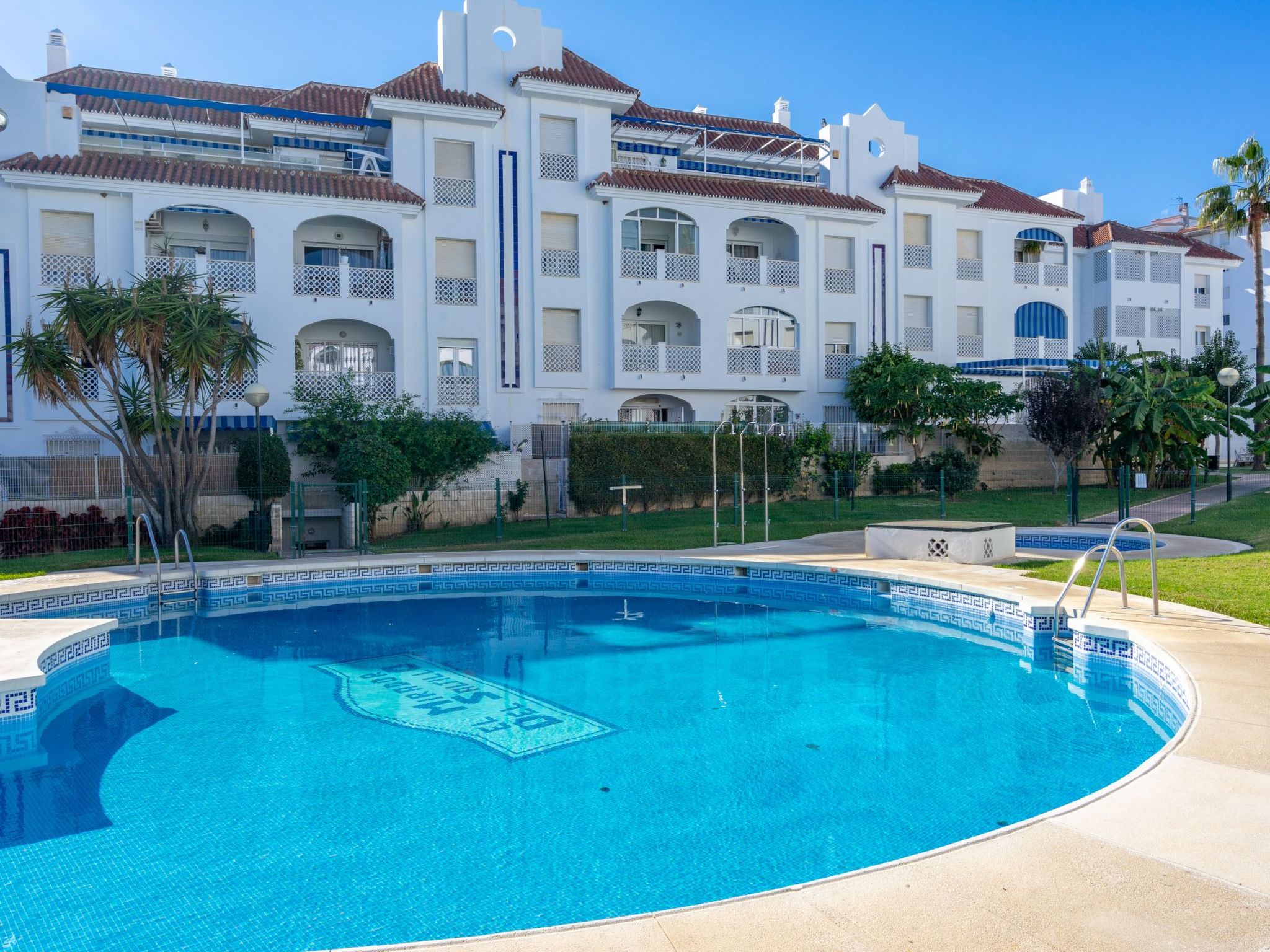 Foto 1 - Appartamento con 2 camere da letto a Torremolinos con piscina e vista mare