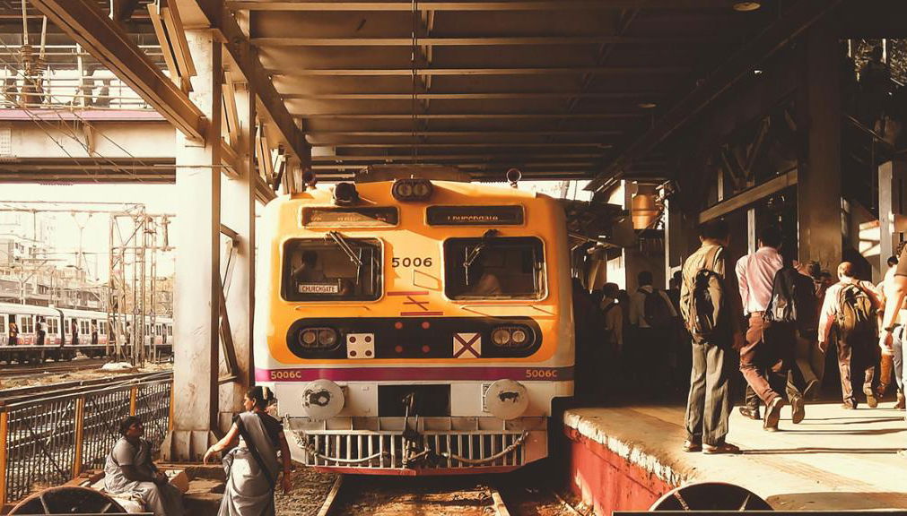 Descubra Ayutthaya en tren, carretera y río - Foto 1