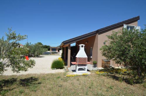 Foto 29 - Casa de 2 quartos em Pakoštane com jardim e terraço