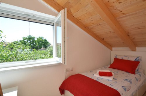 Foto 23 - Casa con 2 camere da letto a Pakoštane con terrazza