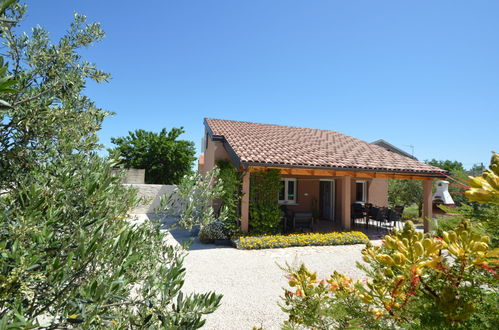 Photo 16 - Maison de 2 chambres à Pakoštane avec jardin et terrasse