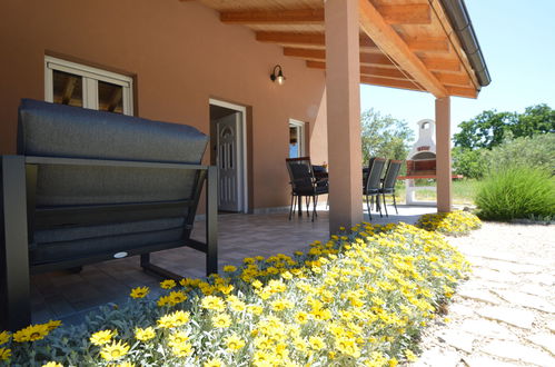 Photo 7 - Maison de 2 chambres à Pakoštane avec jardin et terrasse