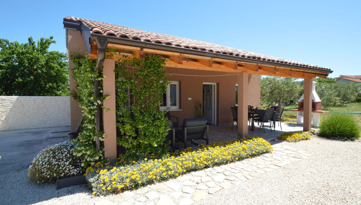 Casa de 3 quartos em Pakoštane com jardim e terraço - Foto 1