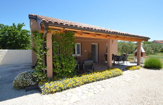 Photo 1 - Maison de 2 chambres à Pakoštane avec jardin et terrasse