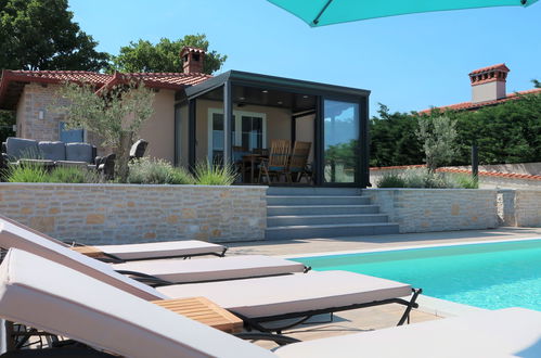 Photo 2 - Maison de 2 chambres à Labin avec piscine privée et jardin