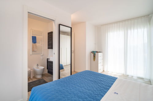 Foto 11 - Apartment mit 2 Schlafzimmern in Lignano Sabbiadoro mit blick aufs meer
