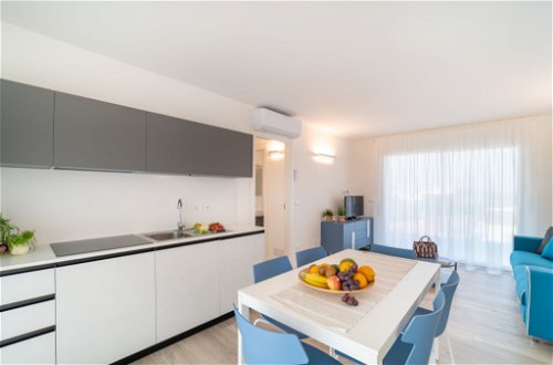Foto 4 - Apartamento de 2 habitaciones en Lignano Sabbiadoro con vistas al mar