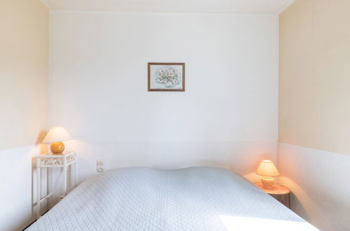 Foto 10 - Apartment mit 1 Schlafzimmer in Saint-Cyr-sur-Mer mit terrasse und blick aufs meer
