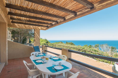 Photo 2 - Maison de 2 chambres à Trinità d'Agultu e Vignola avec jardin et vues à la mer