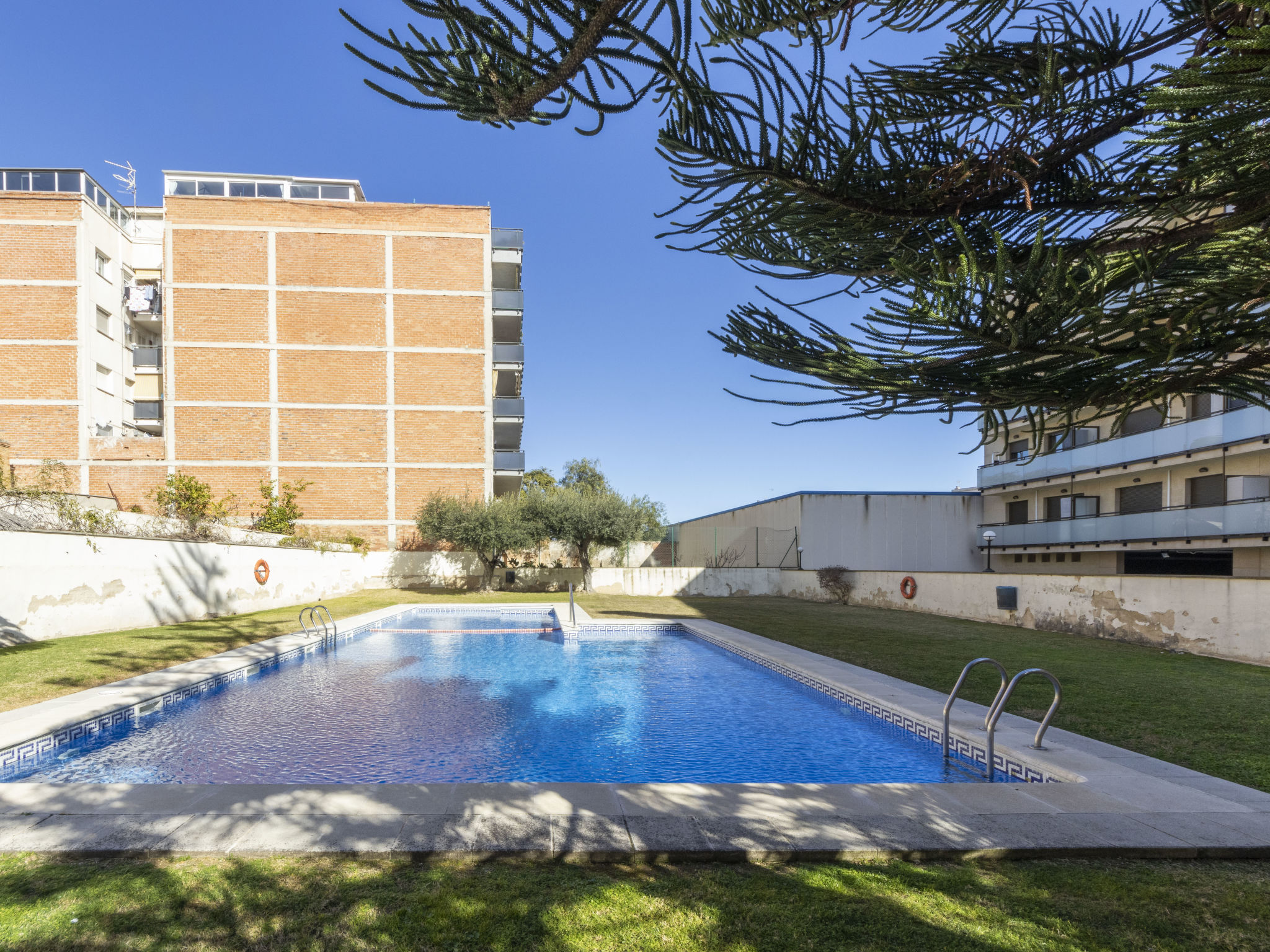 Foto 1 - Apartamento de 2 quartos em Torredembarra com piscina e vistas do mar