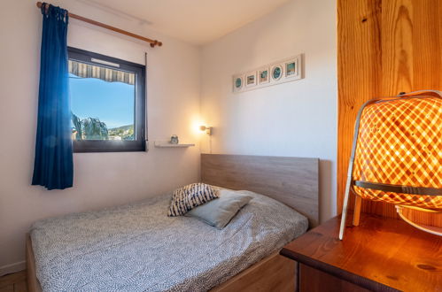 Foto 13 - Apartment mit 1 Schlafzimmer in Le Lavandou mit terrasse und blick aufs meer