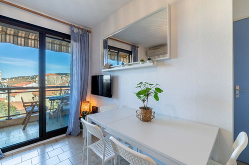 Foto 10 - Appartamento con 1 camera da letto a Le Lavandou con terrazza e vista mare