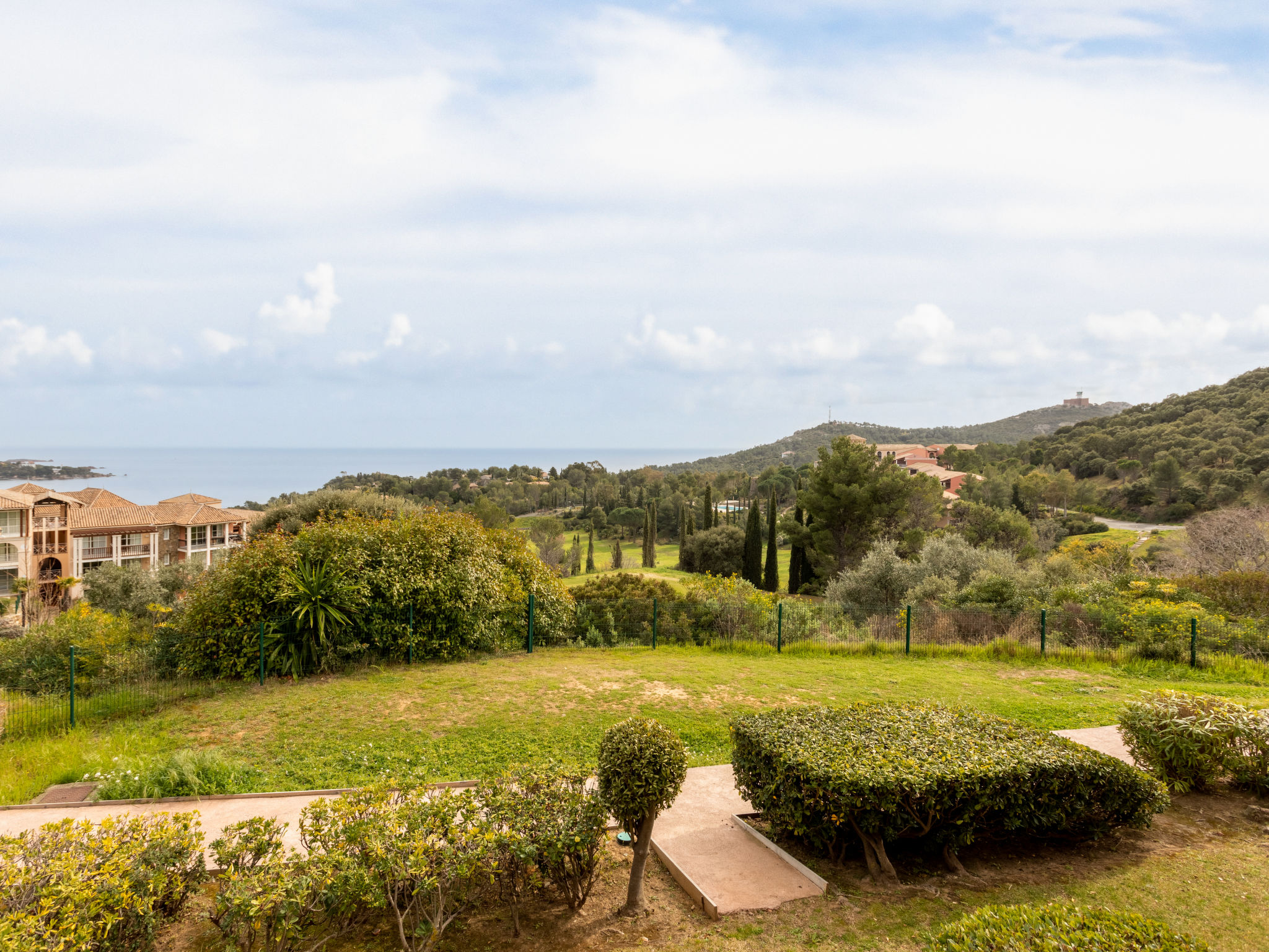 Photo 16 - 1 bedroom Apartment in Saint-Raphaël with swimming pool and garden