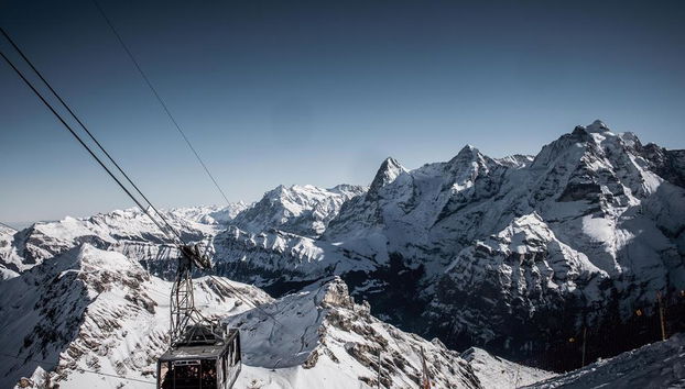 In the Footsteps of James Bond: Cable-car Ticket to Schilthorn's Bond World Exhibition and Birg Thri - Foto 5