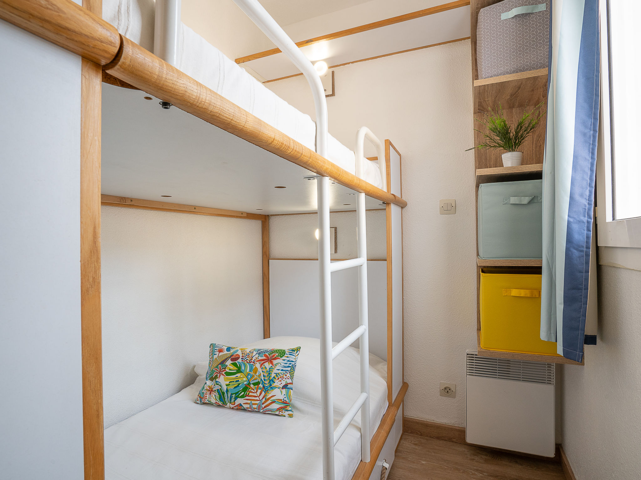 Foto 5 - Appartamento con 2 camere da letto a Saint-Raphaël con piscina e vista mare