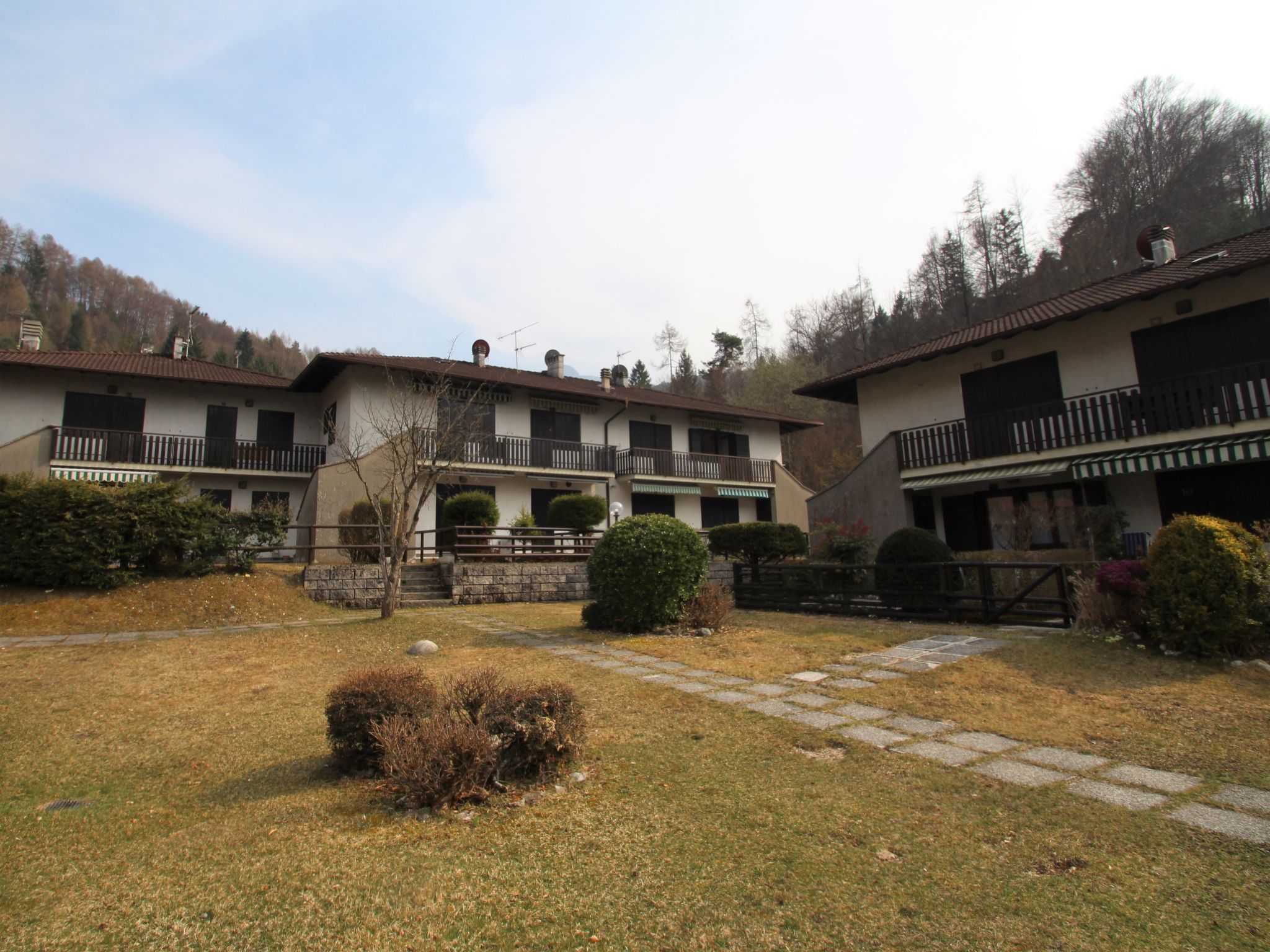 Foto 3 - Appartamento con 2 camere da letto a Ledro con piscina e vista sulle montagne