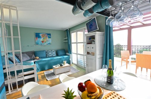 Foto 3 - Appartamento con 2 camere da letto a Saint-Raphaël con piscina e vista mare