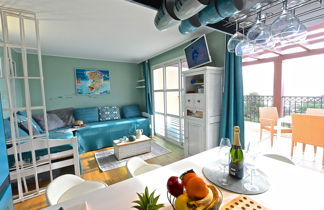 Foto 3 - Apartamento de 2 quartos em Saint-Raphaël com piscina e jardim