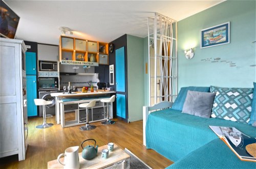 Foto 7 - Appartamento con 2 camere da letto a Saint-Raphaël con piscina e vista mare