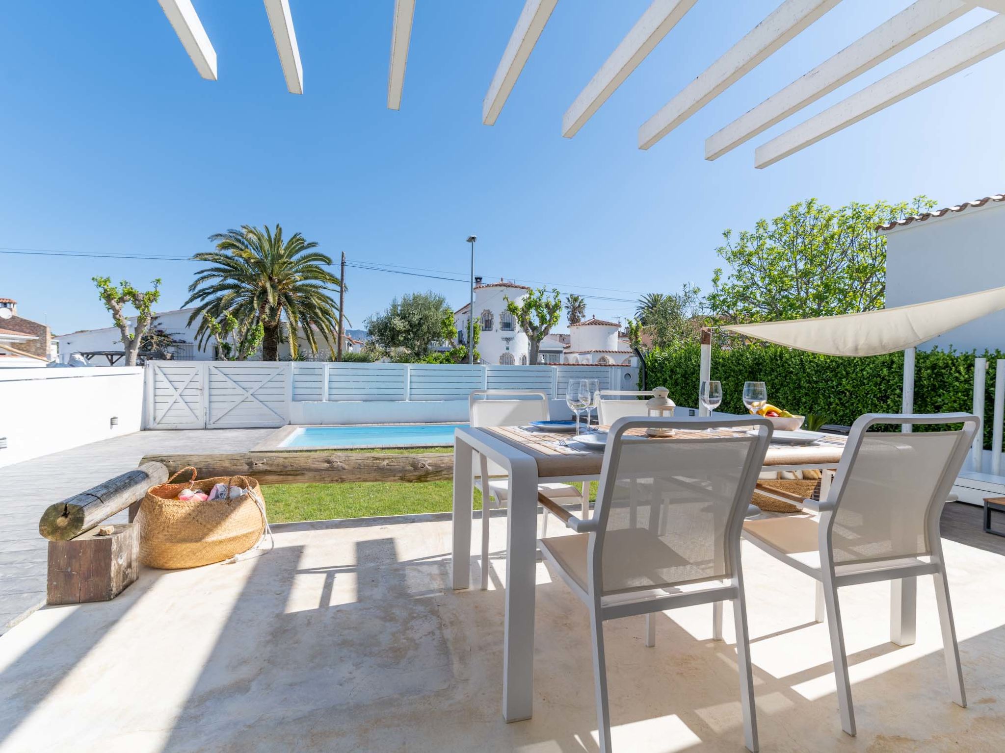 Foto 18 - Casa de 2 habitaciones en Castelló d'Empúries con piscina privada y vistas al mar