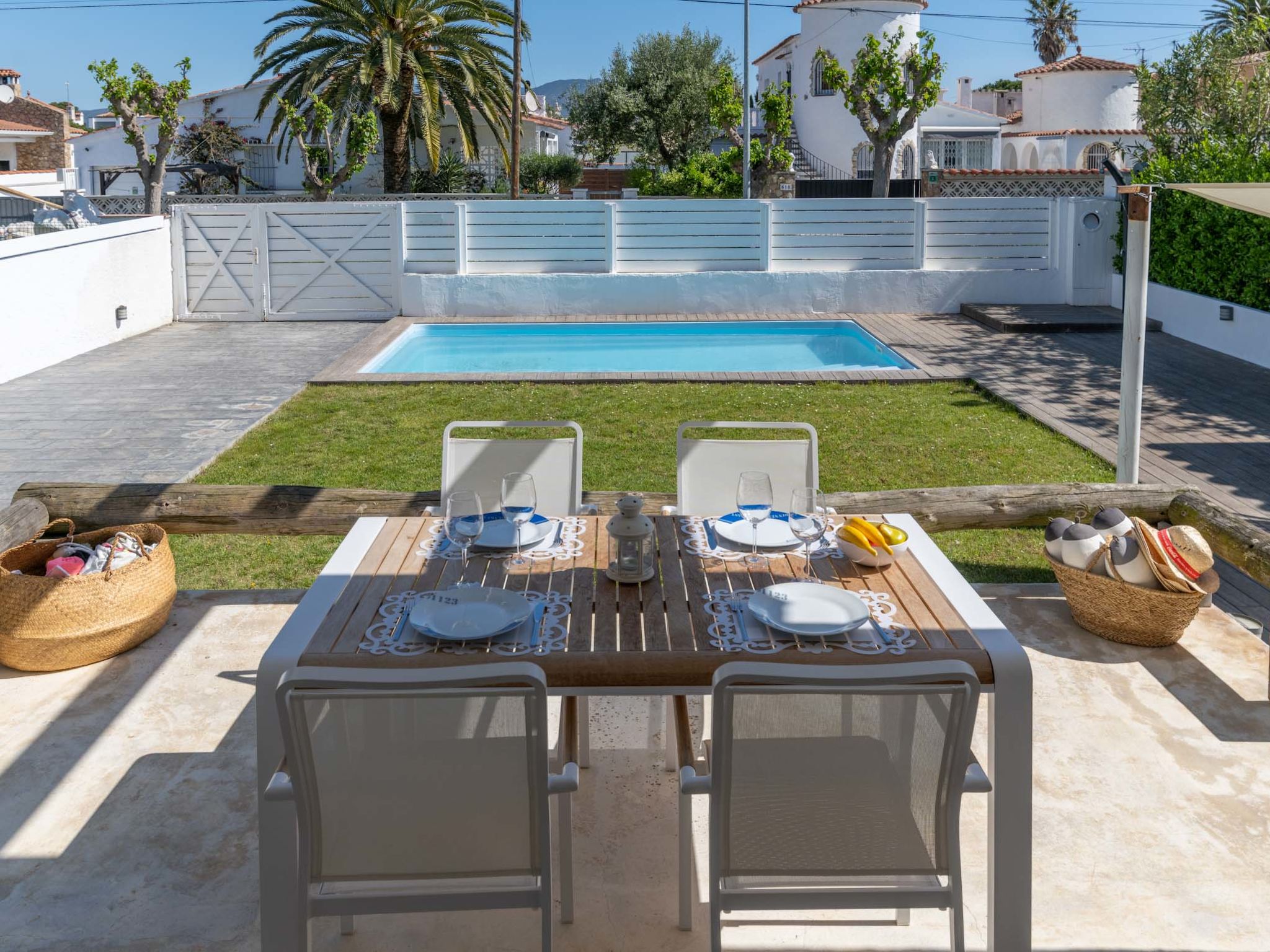 Foto 3 - Casa de 2 quartos em Castelló d'Empúries com piscina privada e vistas do mar