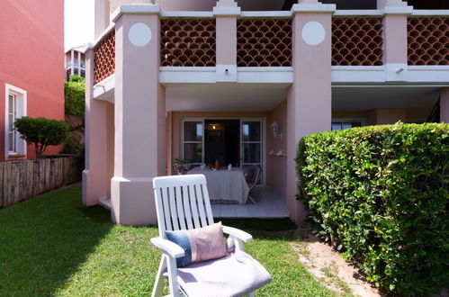 Foto 16 - Apartment mit 1 Schlafzimmer in Saint-Raphaël mit schwimmbad und blick aufs meer