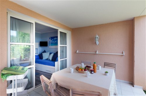 Foto 12 - Appartamento con 1 camera da letto a Saint-Raphaël con piscina e vista mare