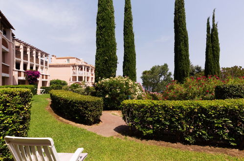 Foto 5 - Appartamento con 1 camera da letto a Saint-Raphaël con piscina e vista mare