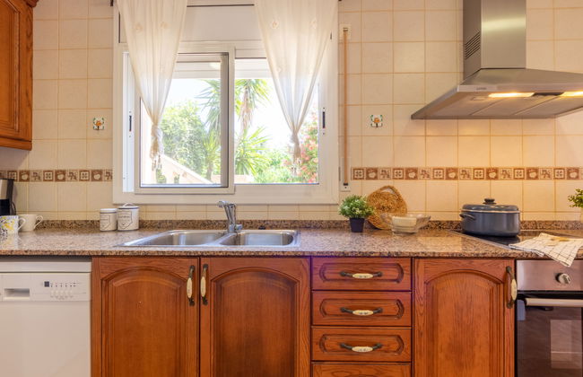 Casa de 4 quartos em Deltebre com piscina privada e jardim - Foto 8