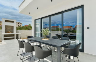 Photo 3 - Maison de 4 chambres à Sibenik avec piscine privée et vues à la mer