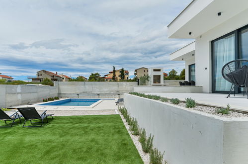 Foto 14 - Casa con 4 camere da letto a Sebenico con piscina privata e vista mare