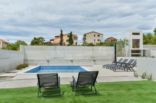 Foto 37 - Casa con 4 camere da letto a Sebenico con piscina privata e vista mare