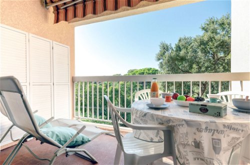 Foto 18 - Appartamento con 1 camera da letto a Fréjus con giardino e vista mare