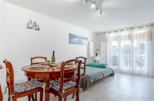 Photo 11 - 1 bedroom Apartment in Fréjus with garden and sea view