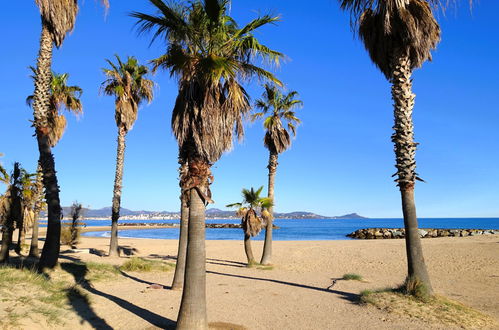 Photo 25 - Appartement de 1 chambre à Fréjus avec jardin et vues à la mer