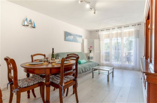 Foto 8 - Appartamento con 1 camera da letto a Fréjus con giardino e vista mare