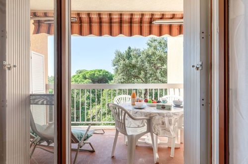 Foto 4 - Appartamento con 1 camera da letto a Fréjus con giardino e vista mare