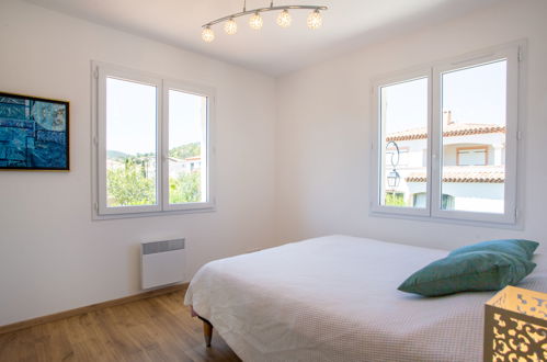 Foto 21 - Casa con 4 camere da letto a Bormes-les-Mimosas con piscina privata e vista mare