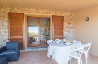 Photo 2 - Maison de 2 chambres à Trinità d'Agultu e Vignola avec jardin et terrasse