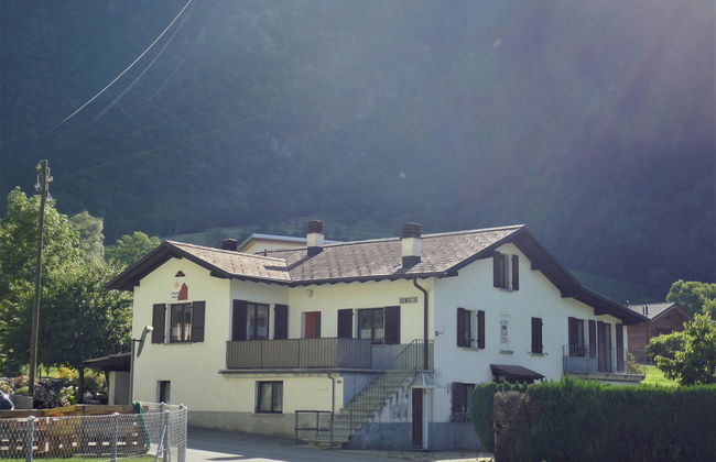 Casa de 3 quartos em Blenio com jardim e terraço - Foto 1