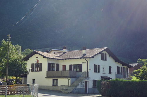 Photo 1 - Maison de 3 chambres à Blenio avec jardin et terrasse