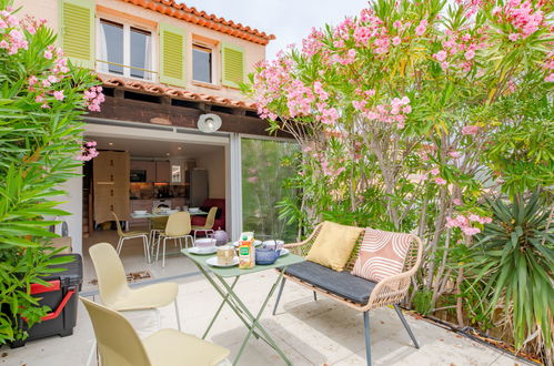 Foto 1 - Casa de 2 quartos em Sainte-Maxime com piscina e vistas do mar