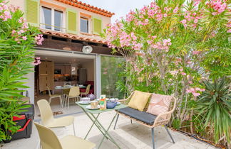 Photo 1 - Maison de 2 chambres à Sainte-Maxime avec piscine et terrasse